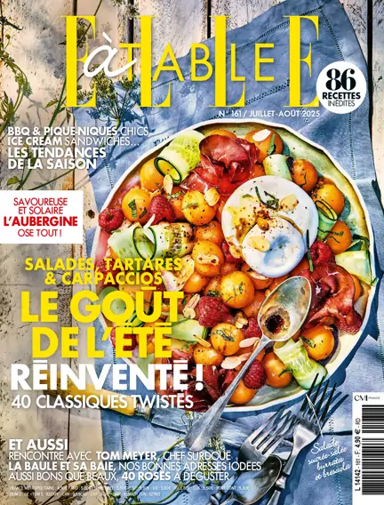 Elle à Table